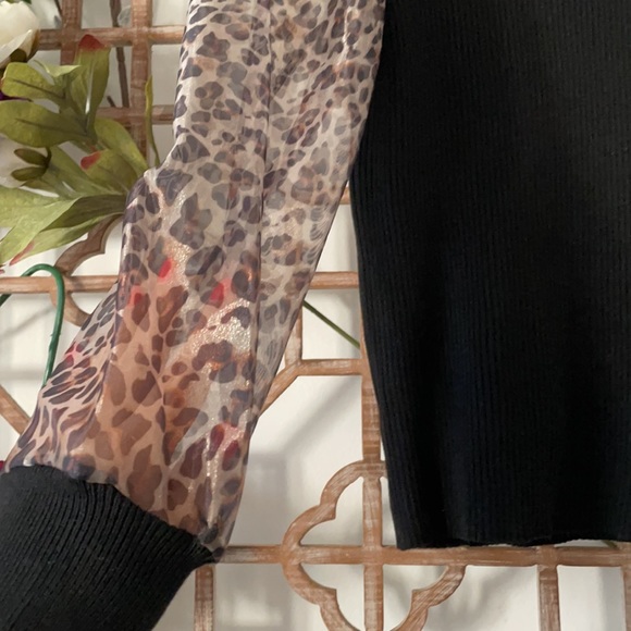 NWT black & leopard print top with sheer sleeves - Picture 5 of 8